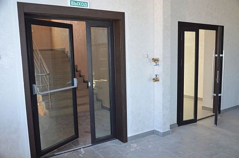 Противопожарные светопрозрачные двери EIW60 двупольные